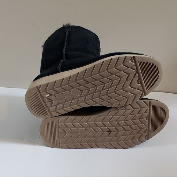 Koolaburra by Ugg Women's Short Black Suede Boot Size 6 - Picture 8 of 9